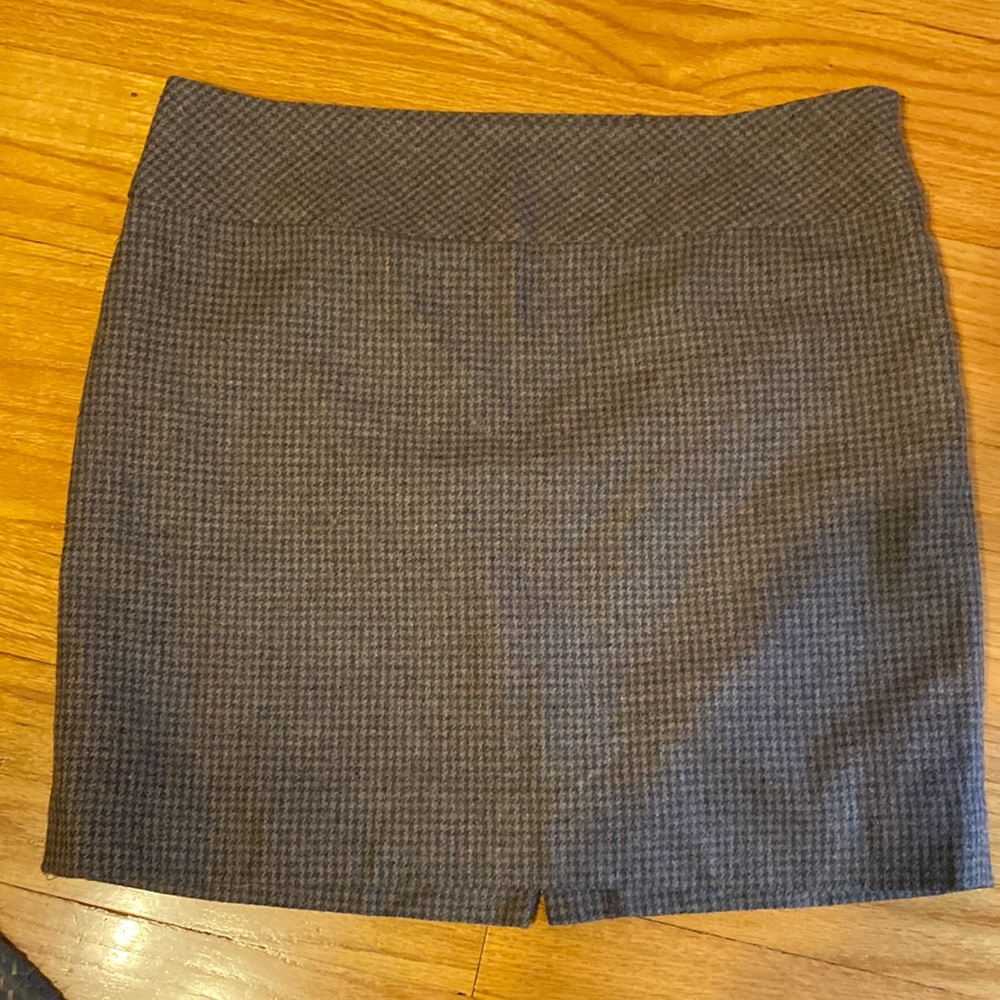 The limited wool blend skirt size 8, 17 inches long